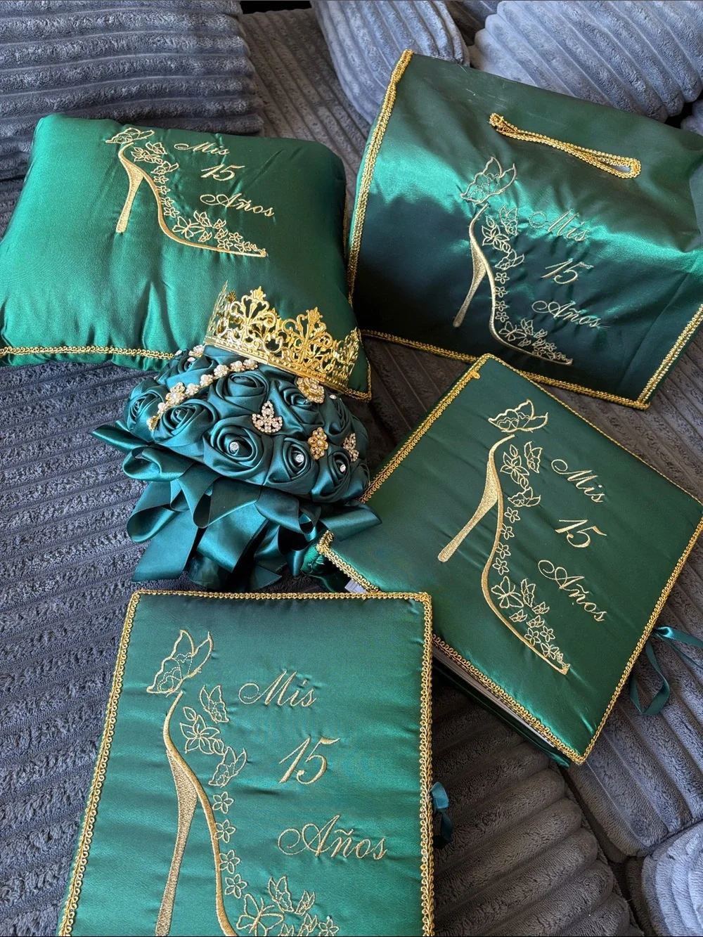 Elegant Emerald Green Quinceañera Cushion Set with Gold Embroidery
